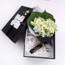 Load image into Gallery viewer, Hug and Kiss
